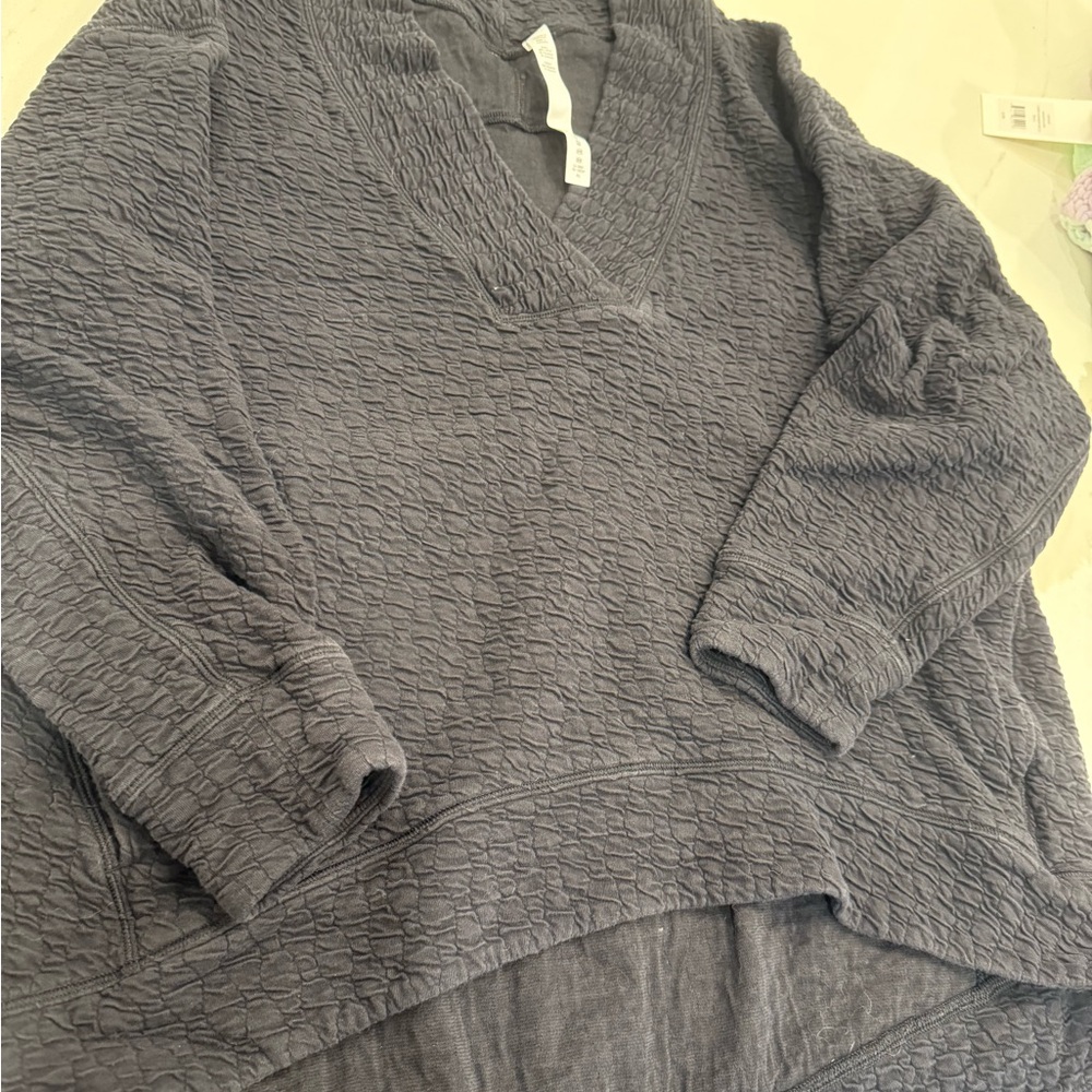 lululemon athletica Textured V-Neck Sweater in Black